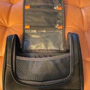 Samsonite hanging toiletry bag